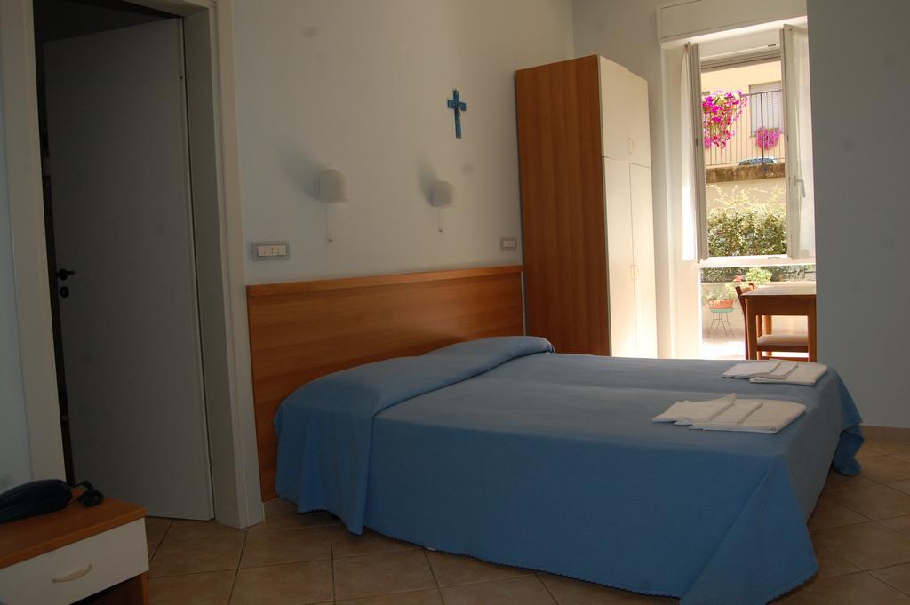 Casa Religiosa Di Ospitalita Nazareno Hotel Spoleto Luaran gambar