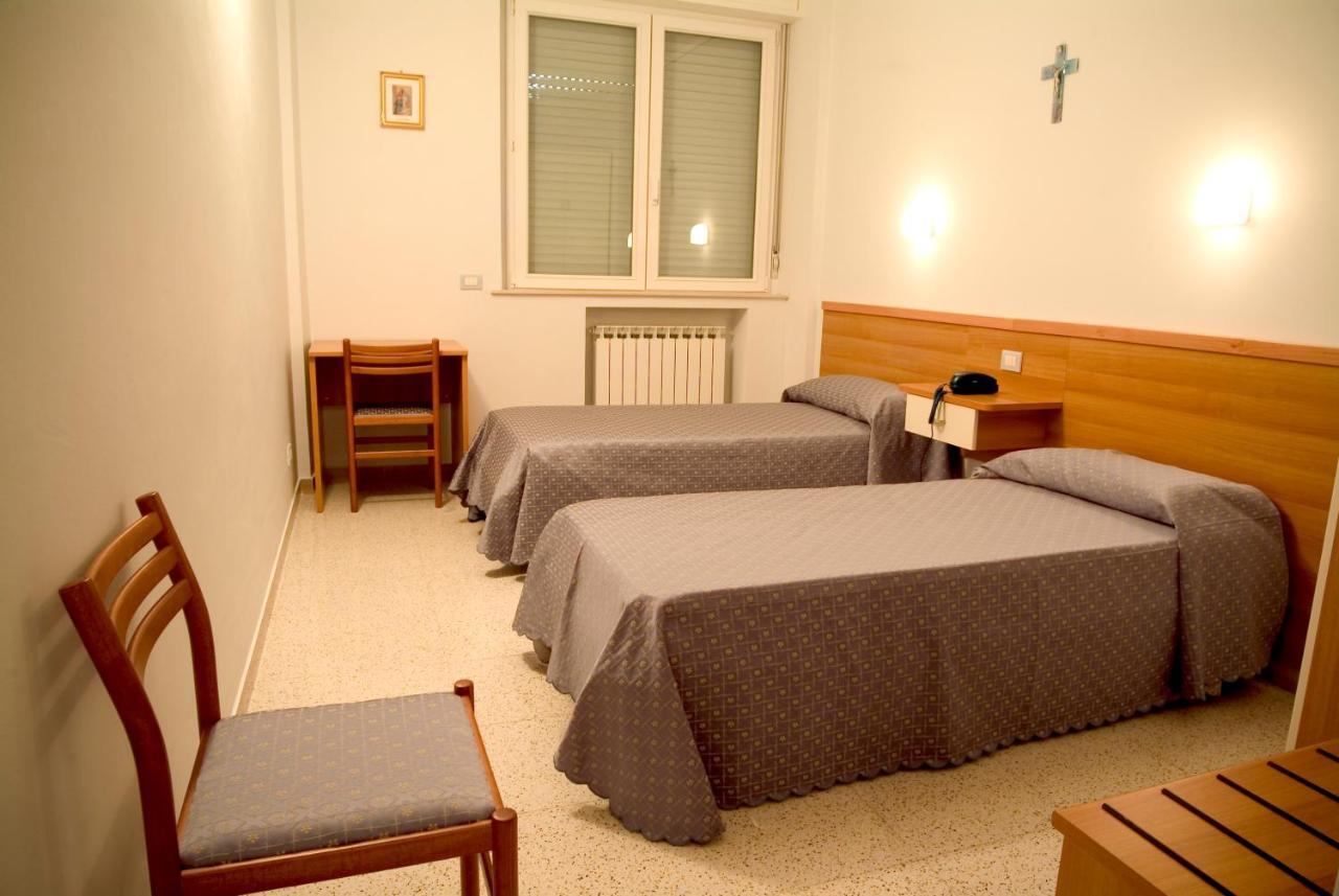 Casa Religiosa Di Ospitalita Nazareno Hotel Spoleto Bilik gambar